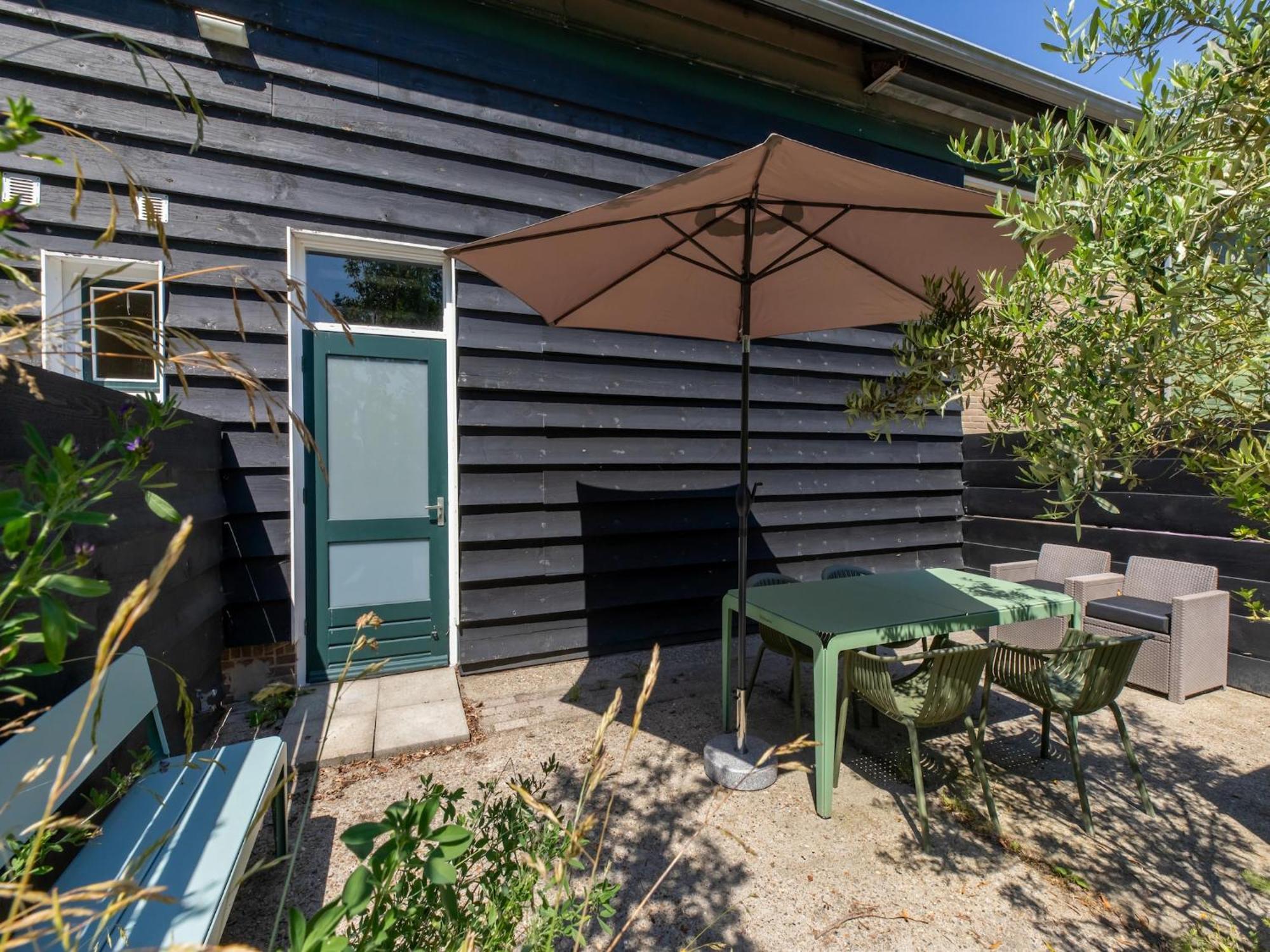 Superb Apartment Near The Beach In Vrouwenpolder Exterior photo